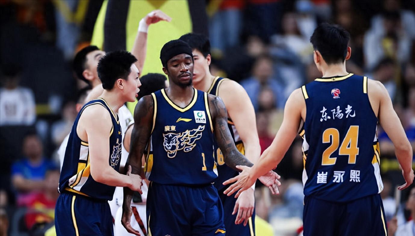 乐鱼app-广东主场迎战新疆!对方有两名大外援,杜锋能否率队一雪前耻?